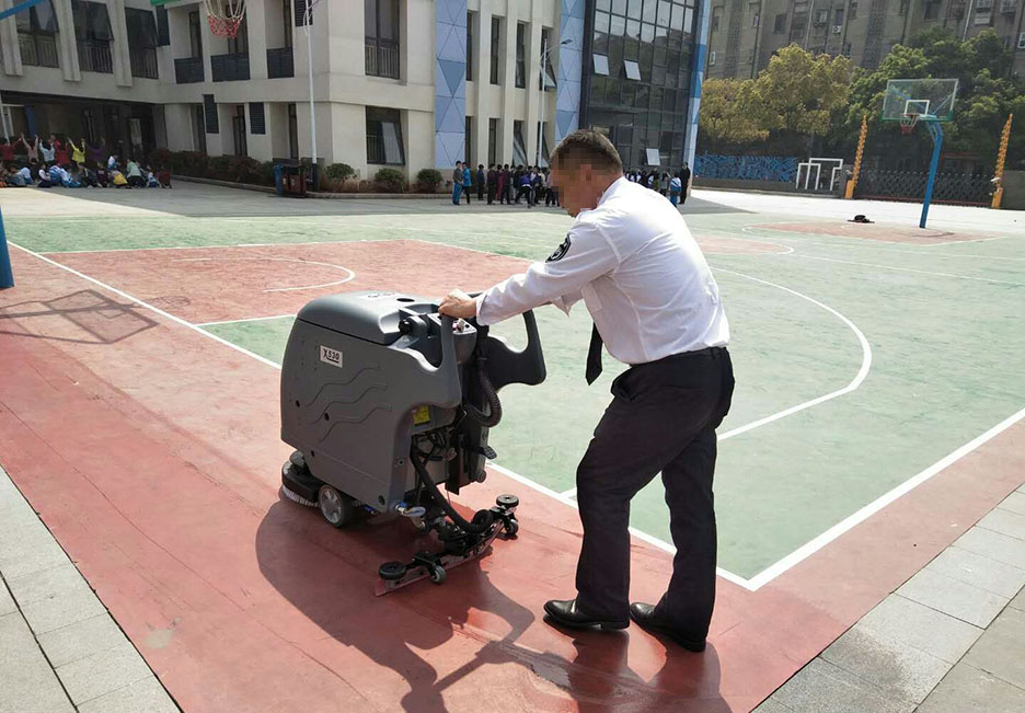 江西大型清潔設(shè)備多功能洗地機和電動<a href=http://www.kjckj.com target=_blank class=infotextkey>掃地車生產(chǎn)廠</a>